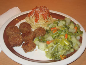 Polpette di Carne mit Gemüse und Pasta